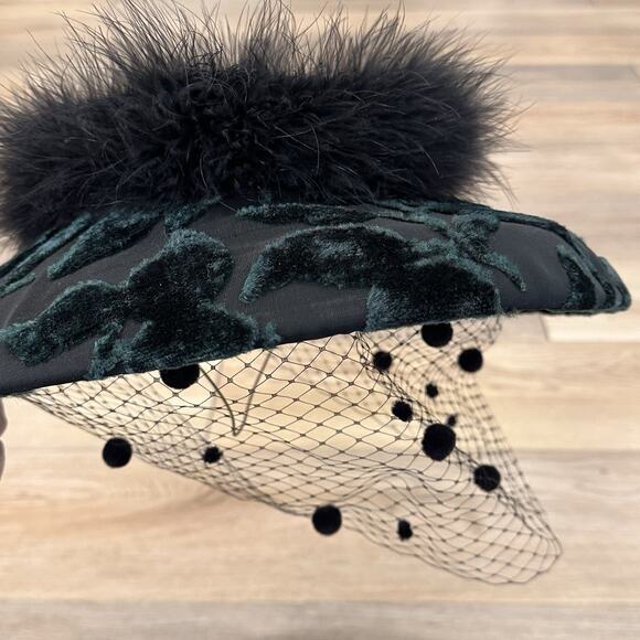 Vtg Whittall & Shon Green Velvet Feather Trim Veil Pom Pom Derby Fascinator Hat main image 4